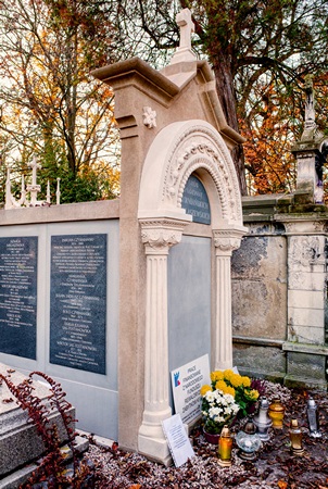 grób Miklaszewskich po renowacji